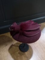 Fascinator/dop in mooi donkerrood! - Afbeelding 2